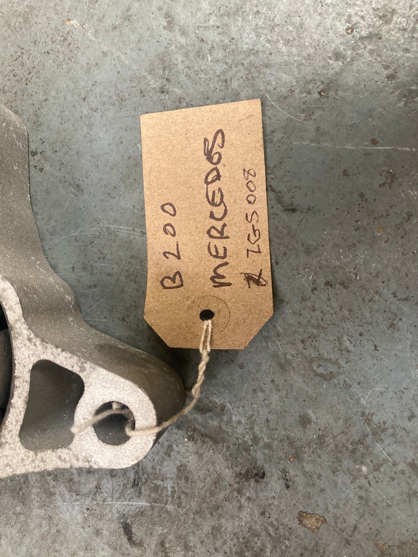 Mercedes Fuel Pump/Engine Mount Bracket ZGS008 Various Models