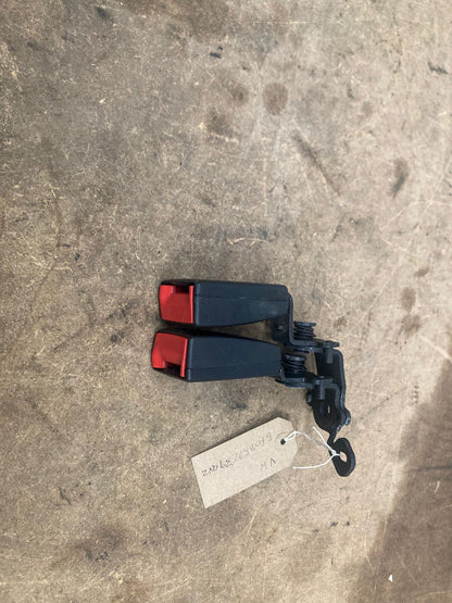 VW Seat Belt Buckle 5F0857739QVZ - SEAT Leon 5F Rear Centre Buckle 2013-2020