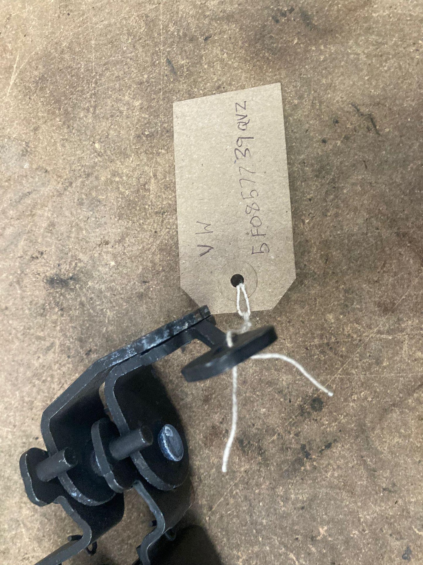 VW Seat Belt Buckle 5F0857739QVZ - SEAT Leon 5F Rear Centre Buckle 2013-2020