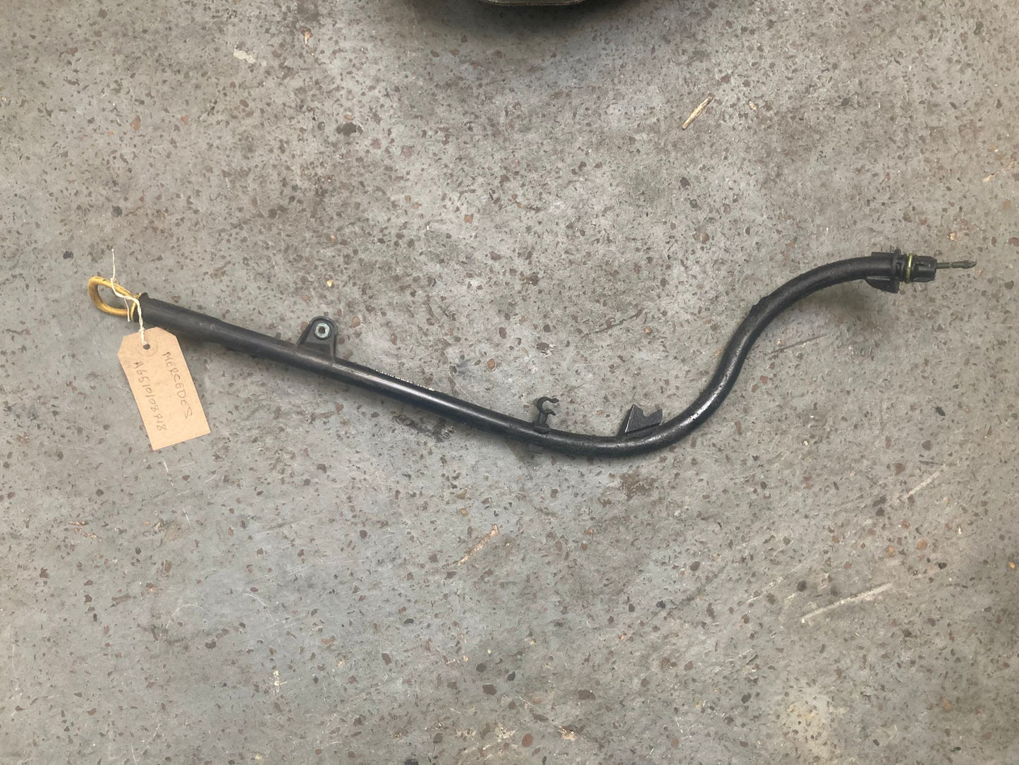 MERCEDES A / B CLASS W176 W246 2.1 DIESEL OM651 OIL DIPSTICK TUBE A6510108718
