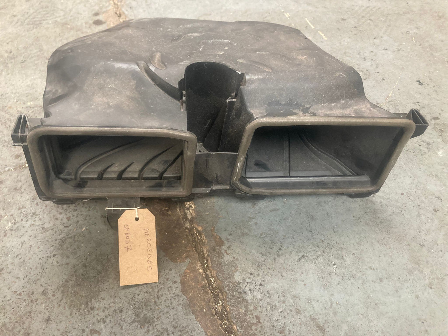 Mercedes C-Class E-Class Air Intake Pipe Duct A2048303403 W204 W212