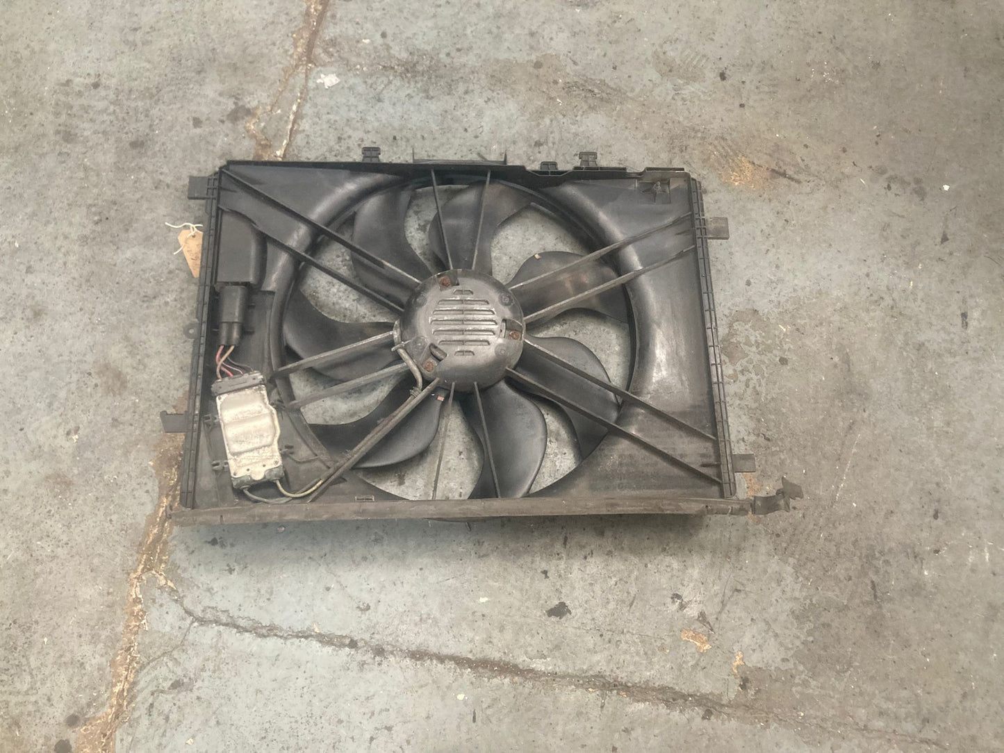 Mercedes-Benz C/E-Class W204 W212 Radiator Cooling Fan Motor Unit Used