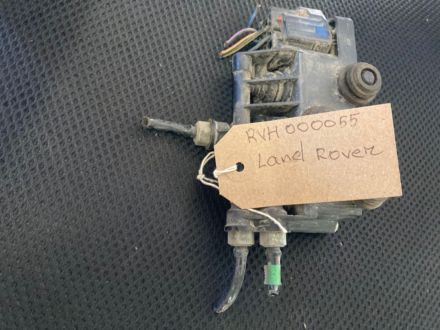 Land Rover RVH000055 Rear Air Suspension Valve Block Discovery 3/4 & RRS