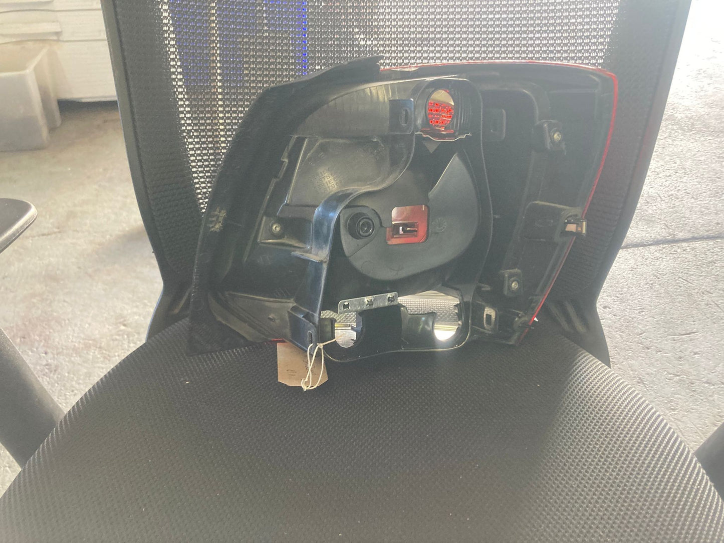 Volkswagen Polo MK5 (6R/6C) O/S Rear Light Assembly 6R0945111J