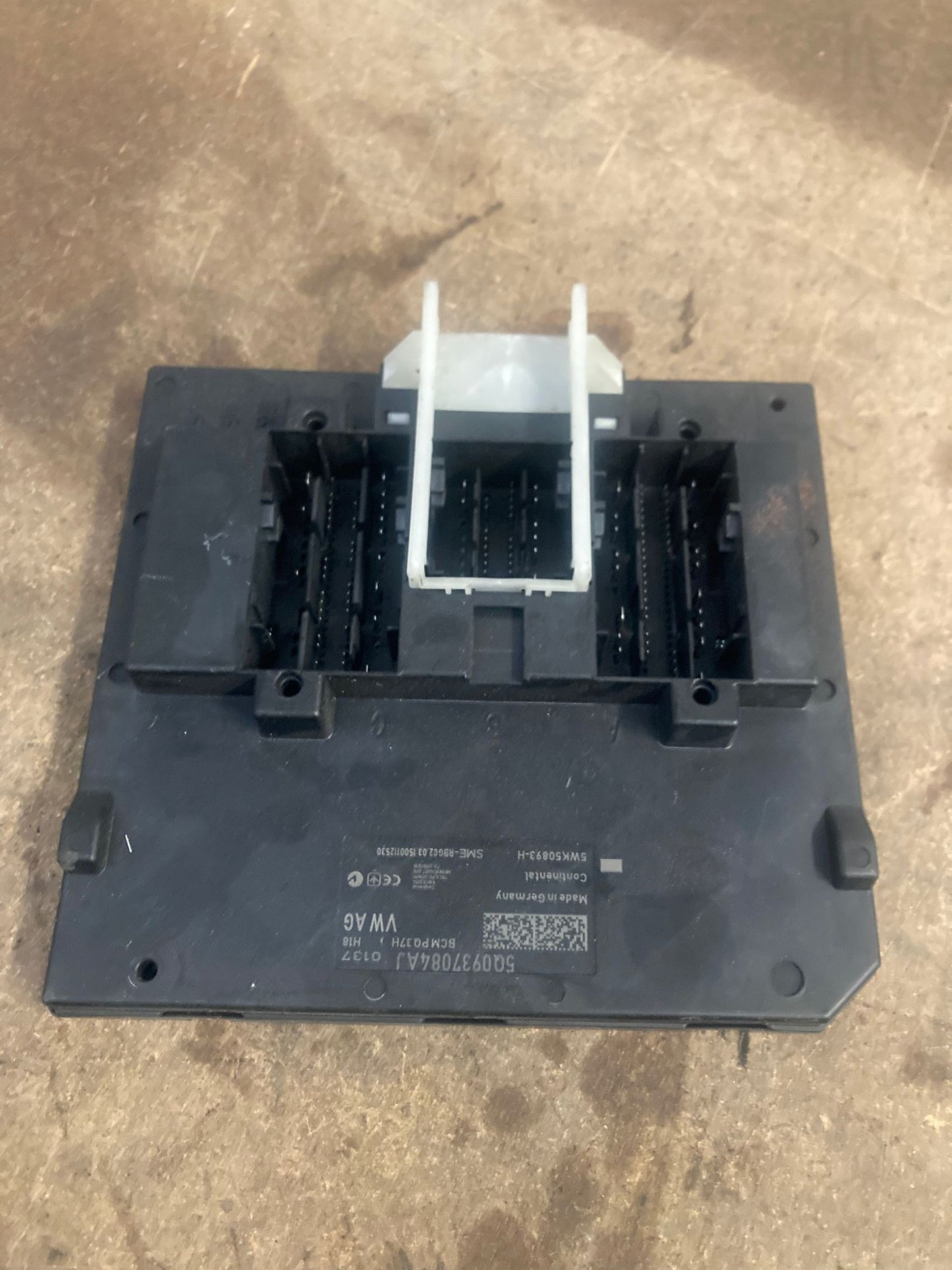 VW Golf MK7 Audi A3 Skoda Octavia BCM Body Control Module 5Q0937084AJ