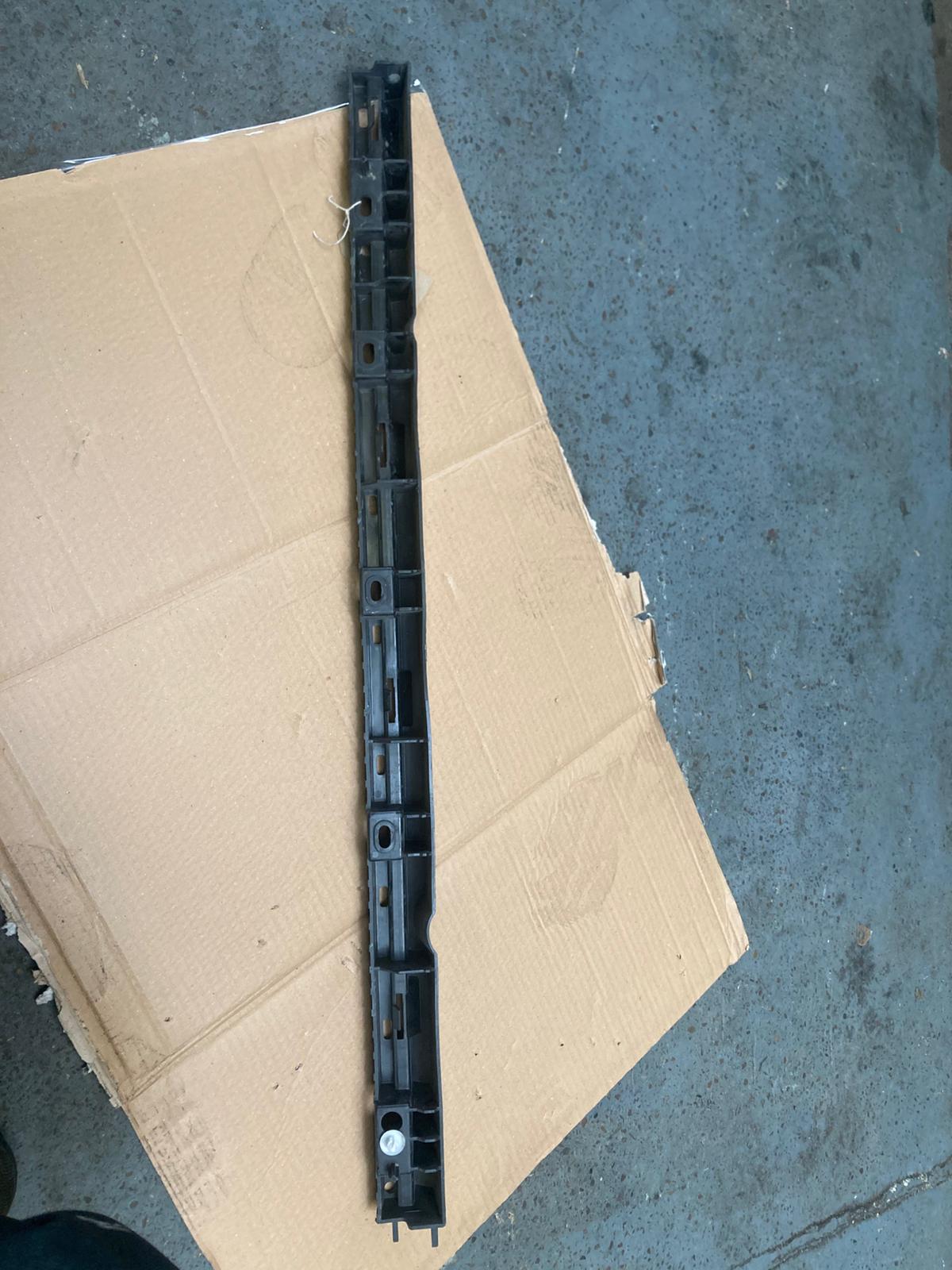 Volvo XC90 MK2 / 2015-2025 Rear Left Rocker / Side Skirt Bracket 32216525