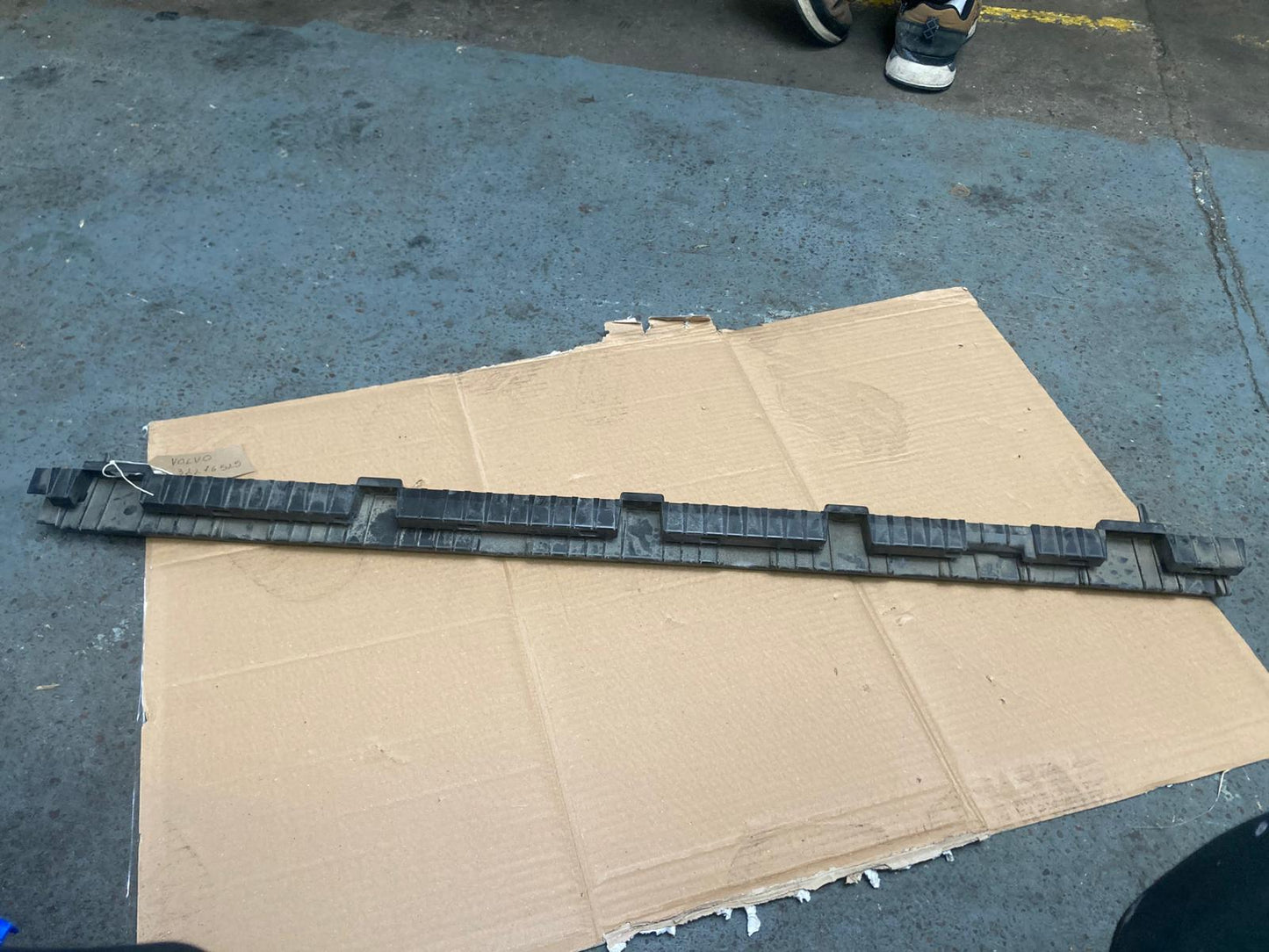 Volvo XC90 MK2 / 2015-2025 Rear Left Rocker / Side Skirt Bracket 32216525