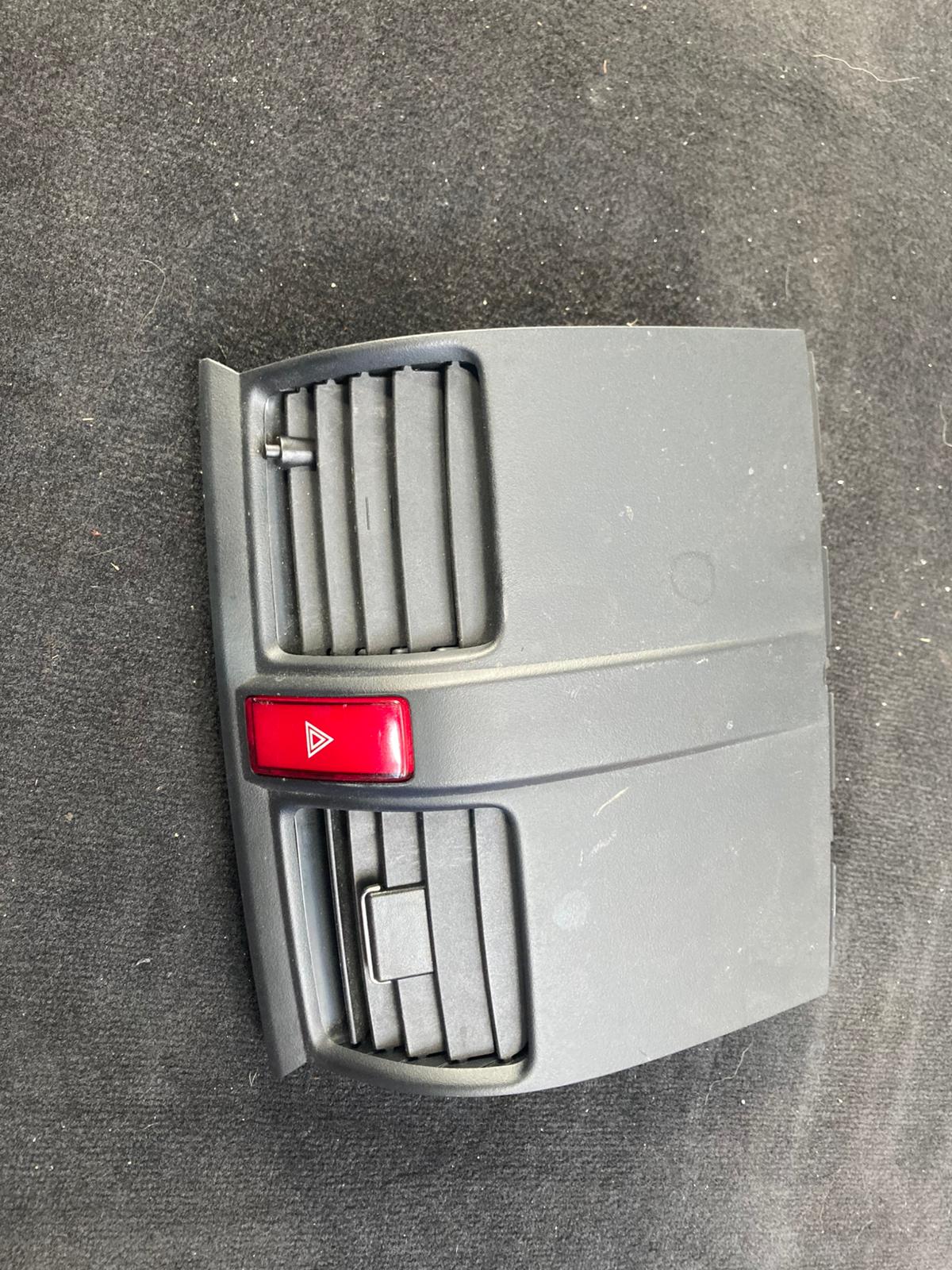 Honda CRV Mk3 07-11 Dash Center Air Vent Grill 77610SWAAO