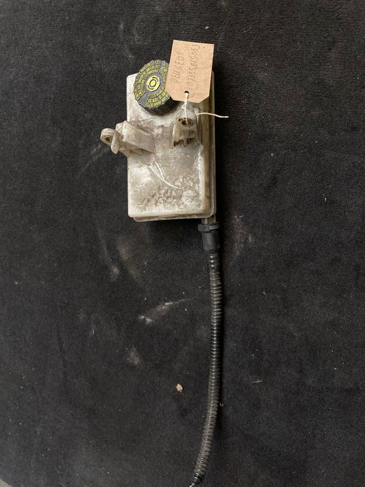 Peugeot 3008 5008 Partner Brake Fluid Reservoir Tank 03355815053