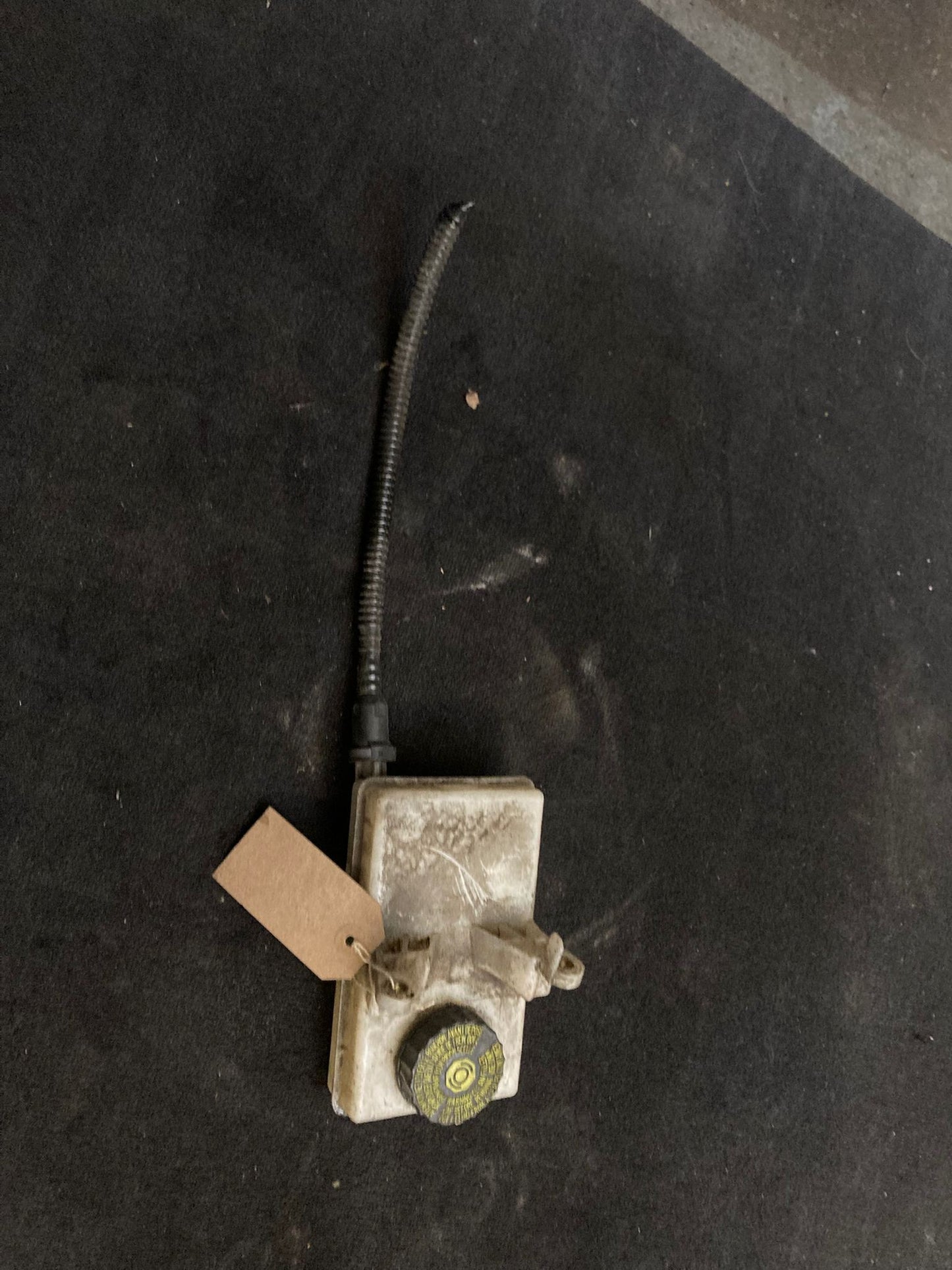 Peugeot 3008 5008 Partner Brake Fluid Reservoir Tank 03355815053