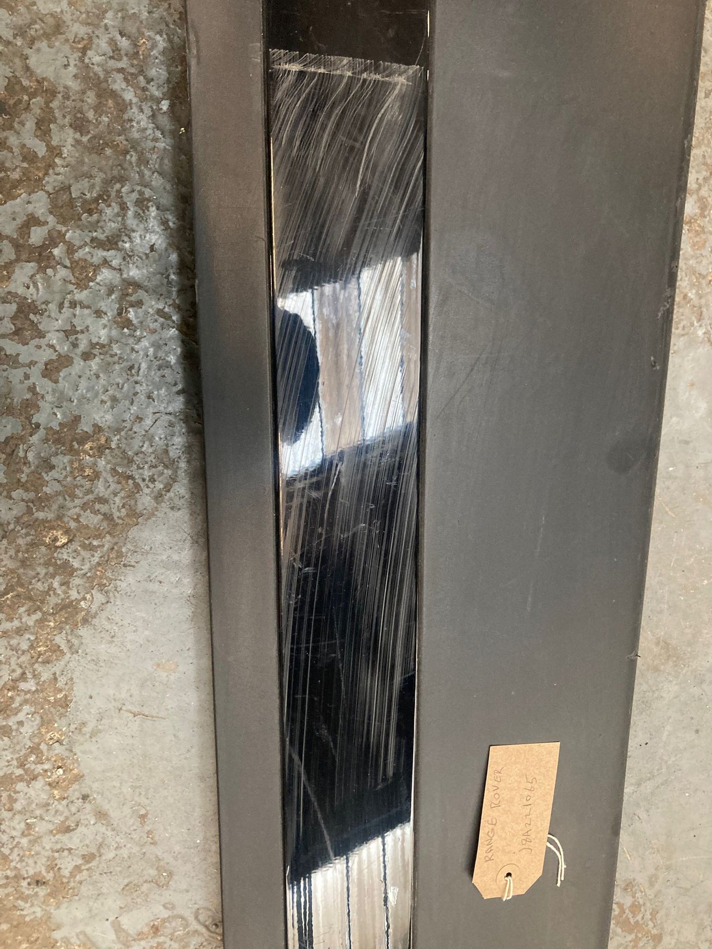 RANGE ROVER VELAR L560 Front Left Door Lower Moulding Trim J8A2-21065-B