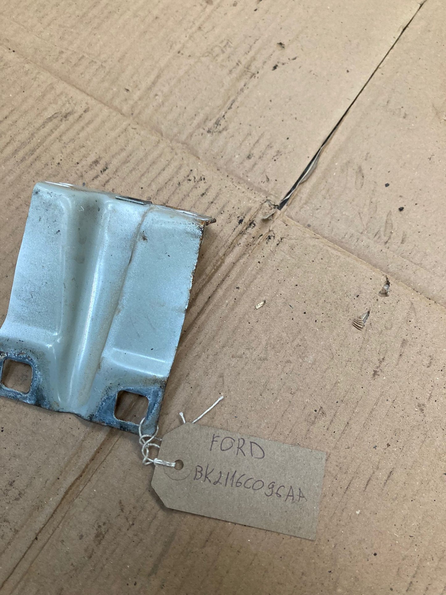 FORD TRANSIT CUSTOM (2012+) Front Right Wing Fender Bracket BK2116C096AA