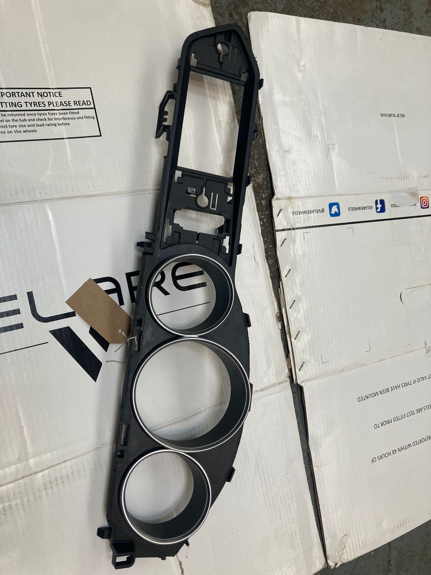 Mercedes-Benz C-Class W204 Instrument Cluster Speedometer Dash Trim A2046890339