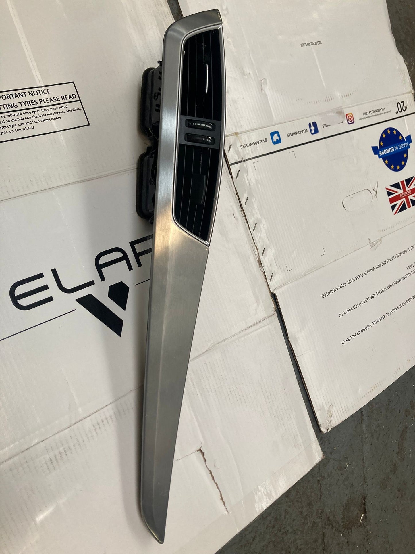 Mercedes C-Class W204 Dashboard Center Air Vent Trim A2048308454