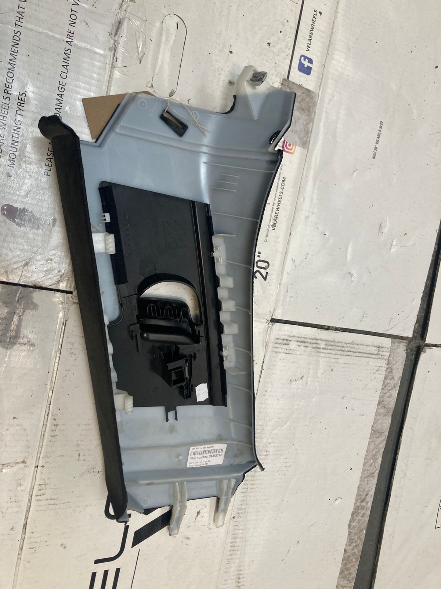 VOLVO XC40 Right Side Upper B-Pillar Trim Panel 31479715 Genuine