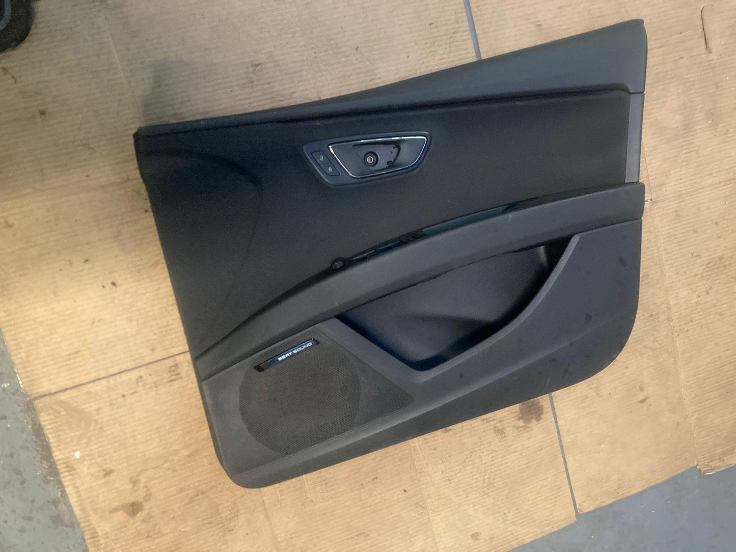 SEAT LEON MK3 (5F) 2012-2020 REAR RIGHT DRIVER SIDE INNER DOOR CARD PANEL TRIM