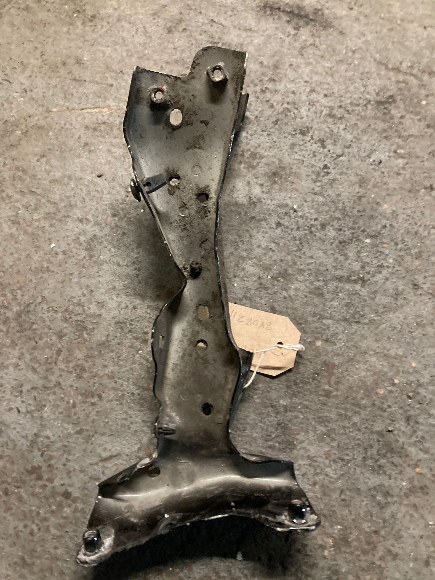 Audi A3 8V 2013-2016 Passenger Side Front Wing Mounting Bracket 8V0821183