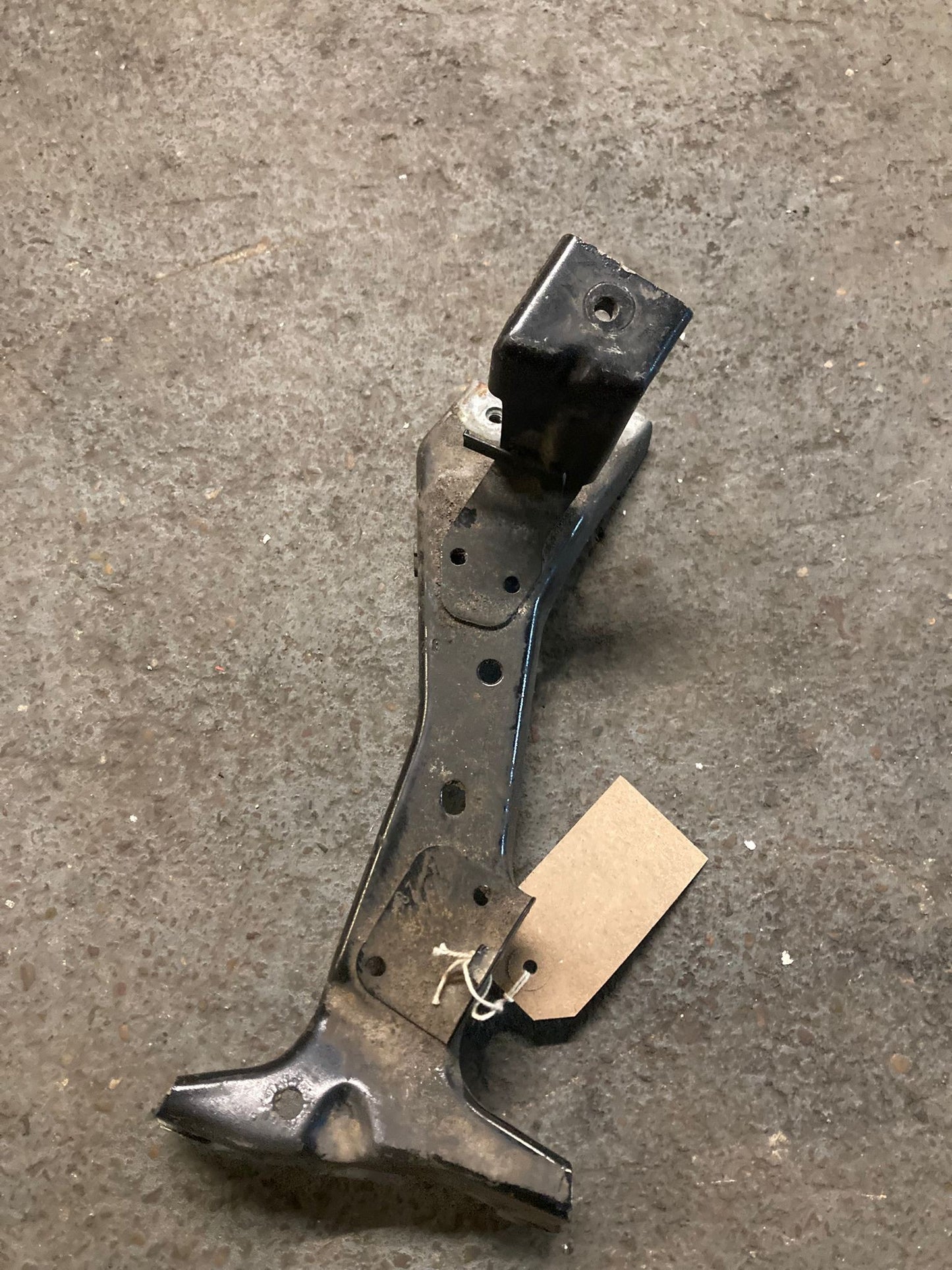 Audi A3 8V 2013-2016 Driver Side Front Wing Mounting Bracket 8V0821184