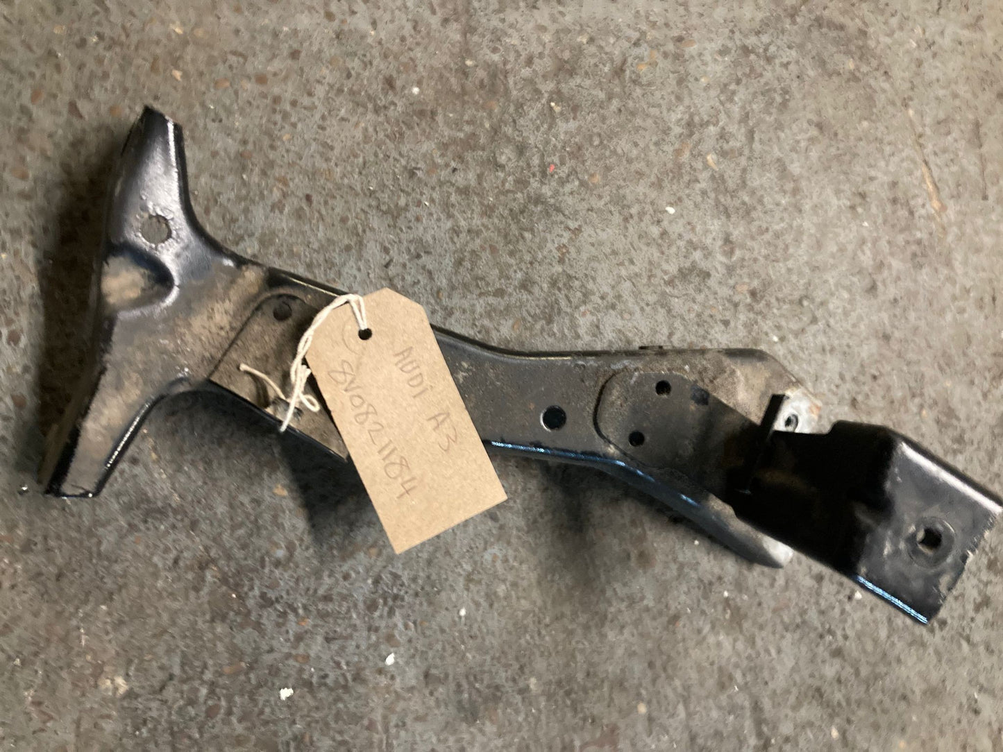 Audi A3 8V 2013-2016 Driver Side Front Wing Mounting Bracket 8V0821184
