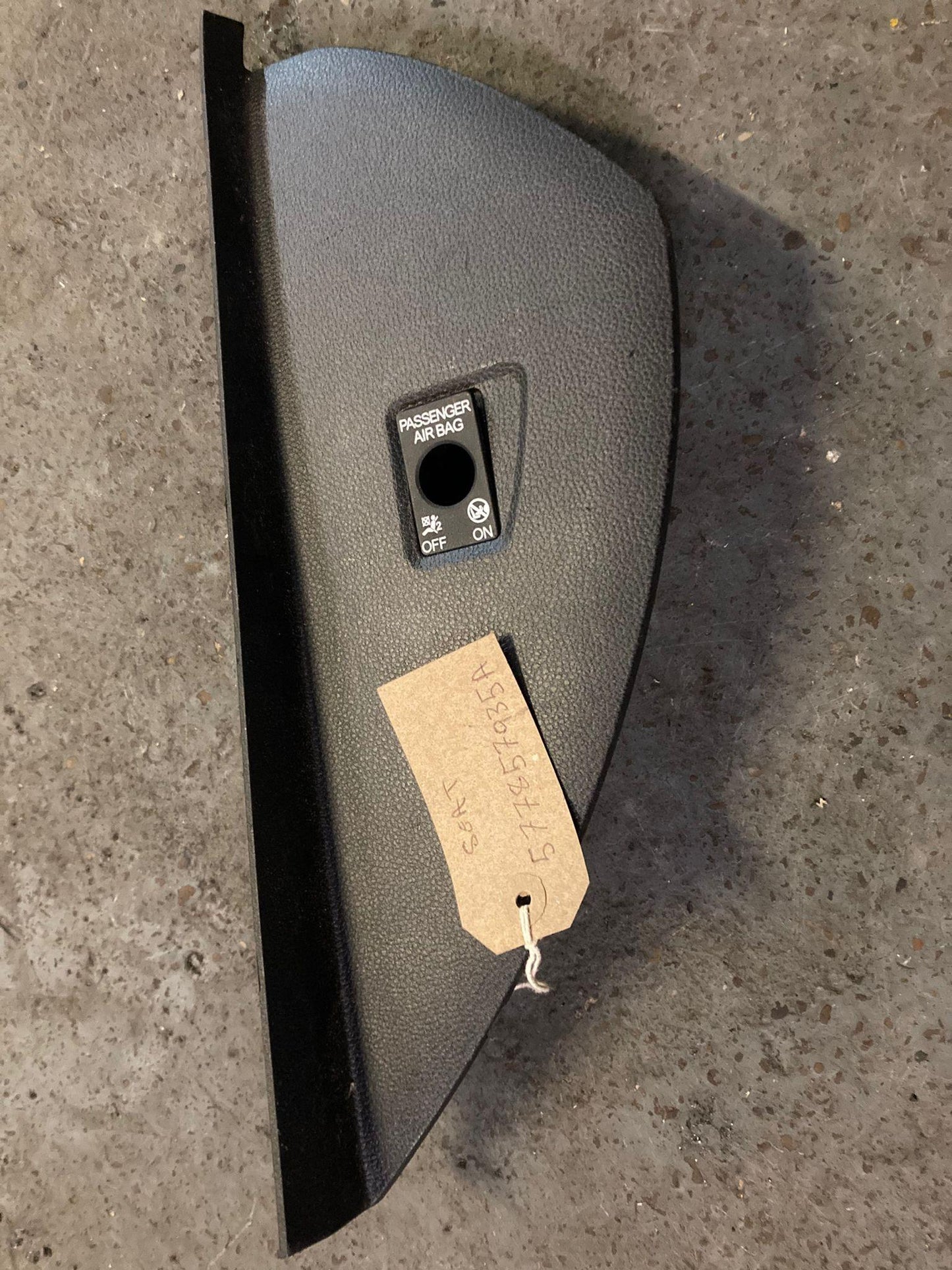 SEAT ATECA KH7 2016-2020 Passenger Airbag ON OFF Switch Trim Cover 577857935A