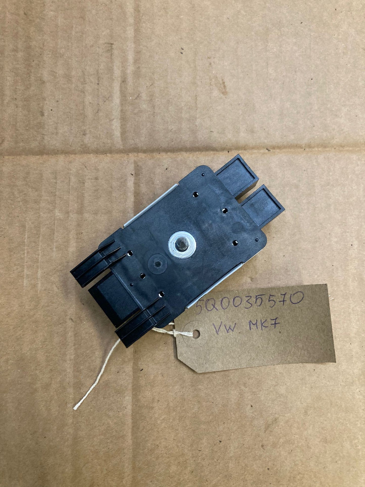 VW GOLF MK7 13-17 RADIO ANTENNA DISTURBANCE SUPPRESSOR 5Q0035570