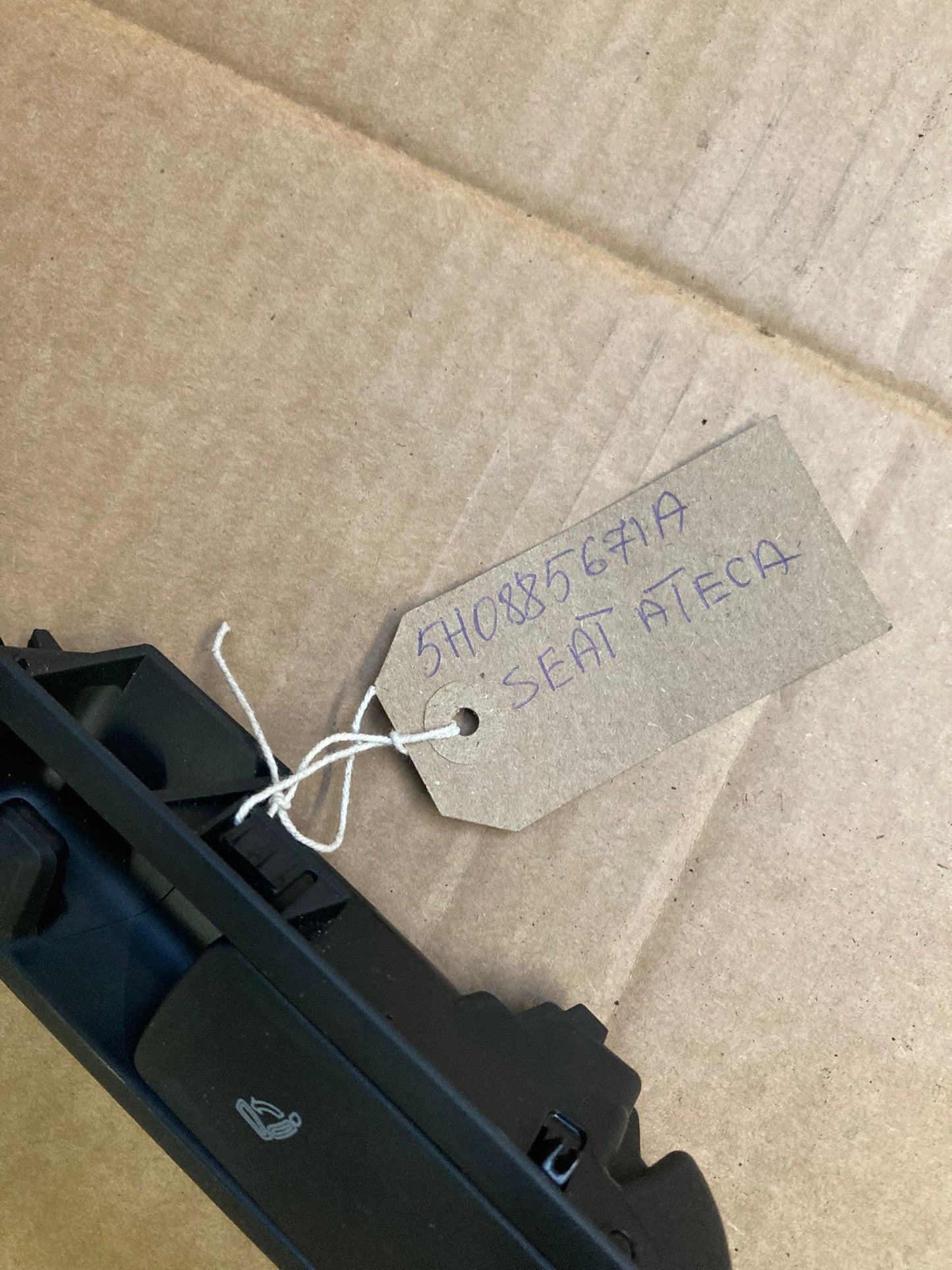 SEAT ATECA KH7 2024 Rear Seat Backrest Release Switch 5H0885671A