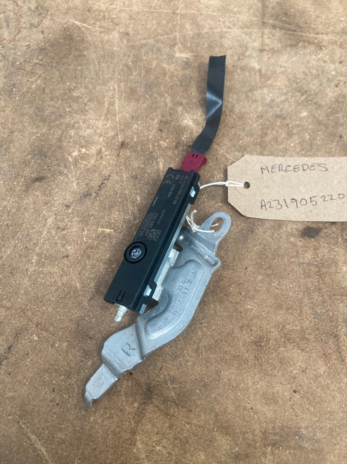 Mercedes Antenna Amplifier A2319052200 C-Class W205 GLC X253
