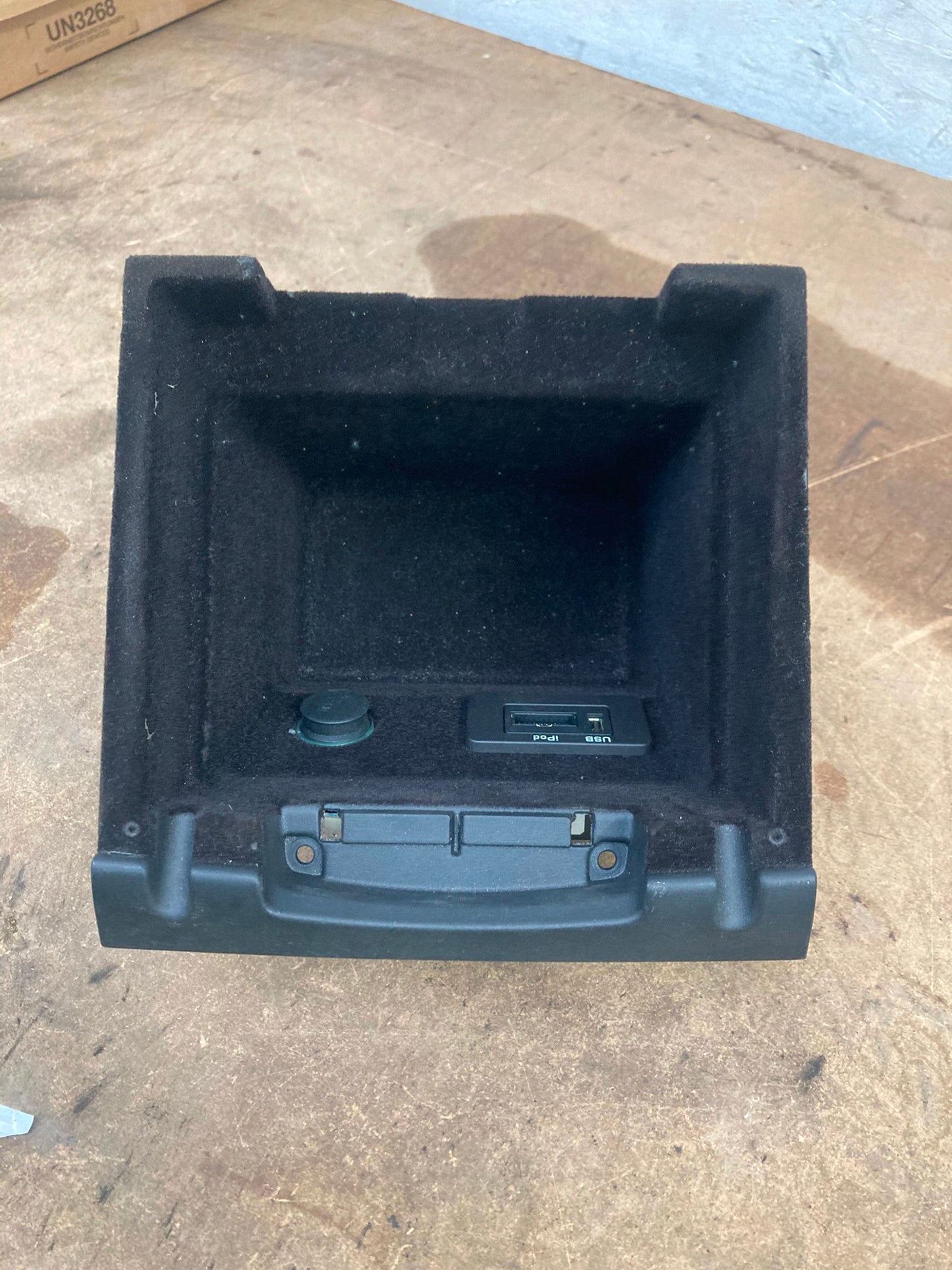 Range Rover L322 Vogue Console Storage Bin w/ USB iPod 12V Socket AH4204704