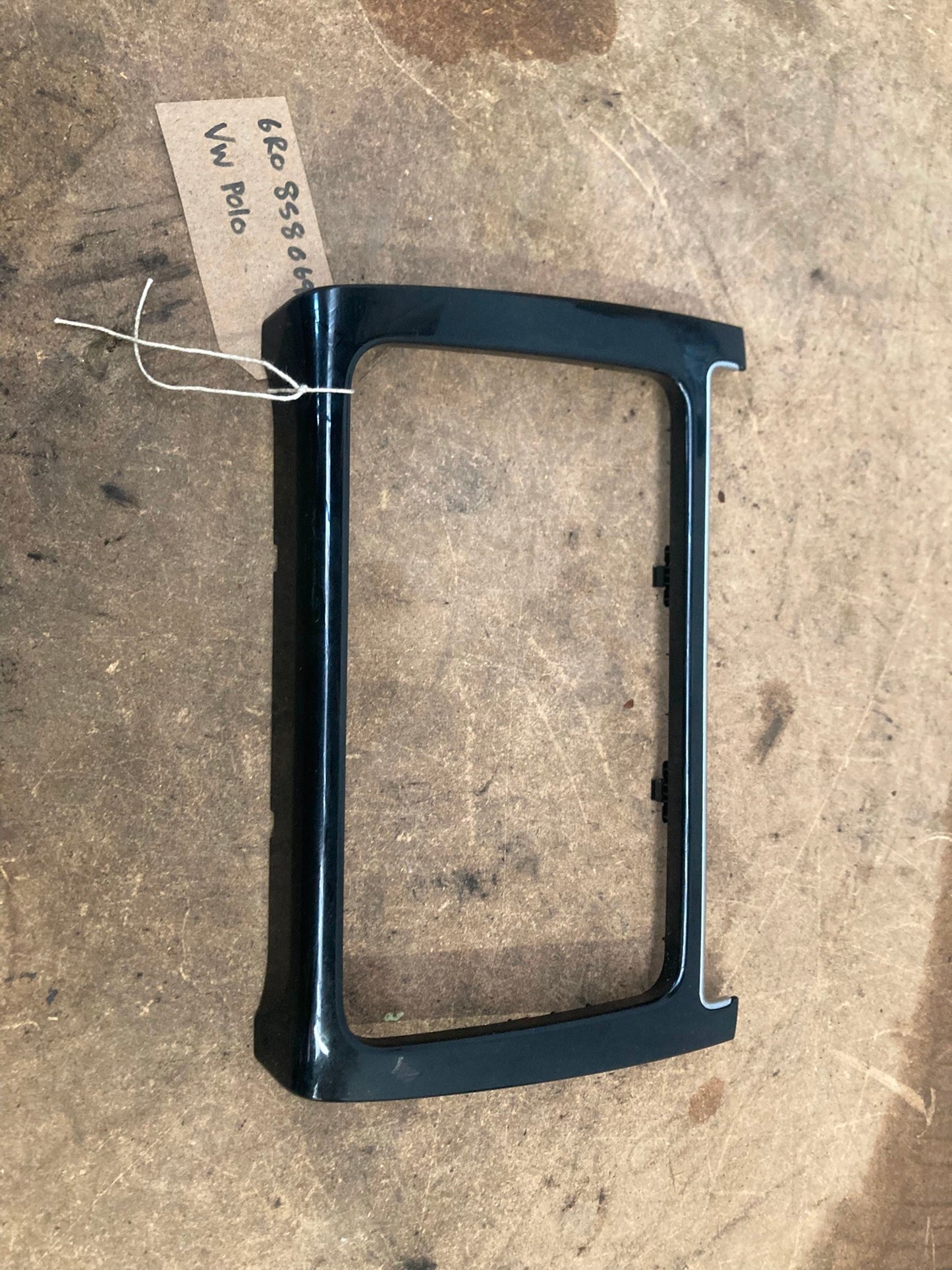 VW POLO 6R (2010-16) STEREO SURROUND TRIM 6R0858069