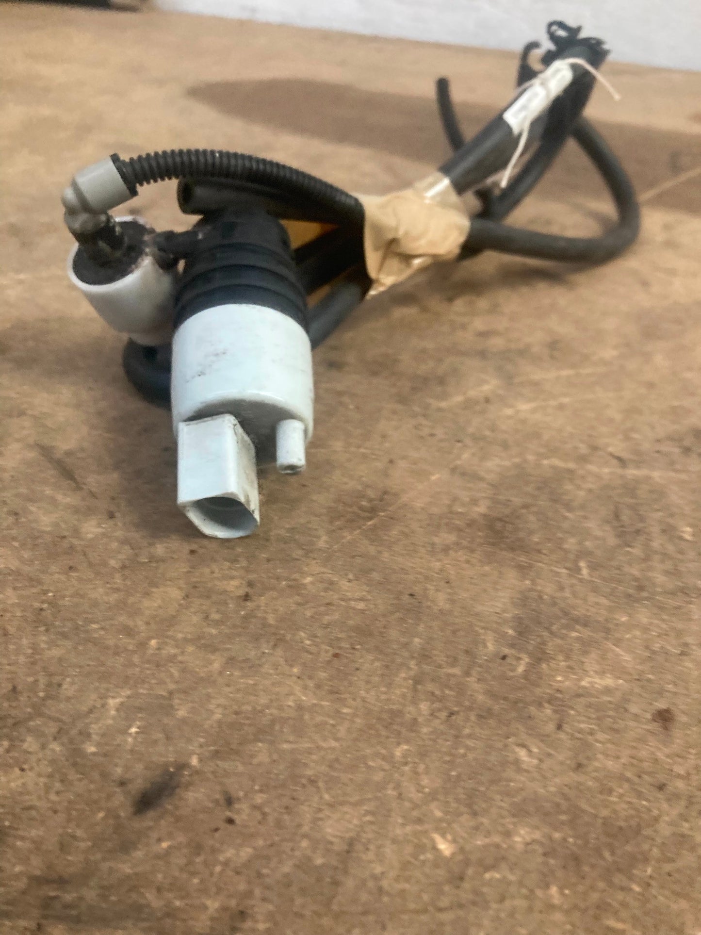 Mercedes W205 W213 GLC windscreen washer pump A0998660021