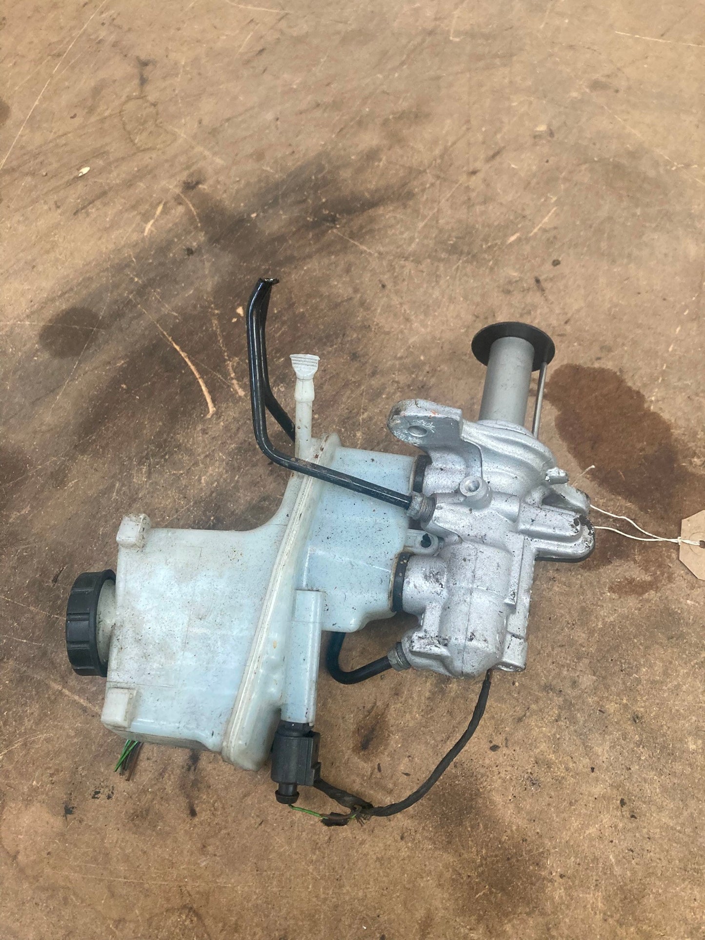 VW Golf MK7 Audi TT 8S Skoda Octavia MK3 Brake Master Cylinder 5Q0611301D